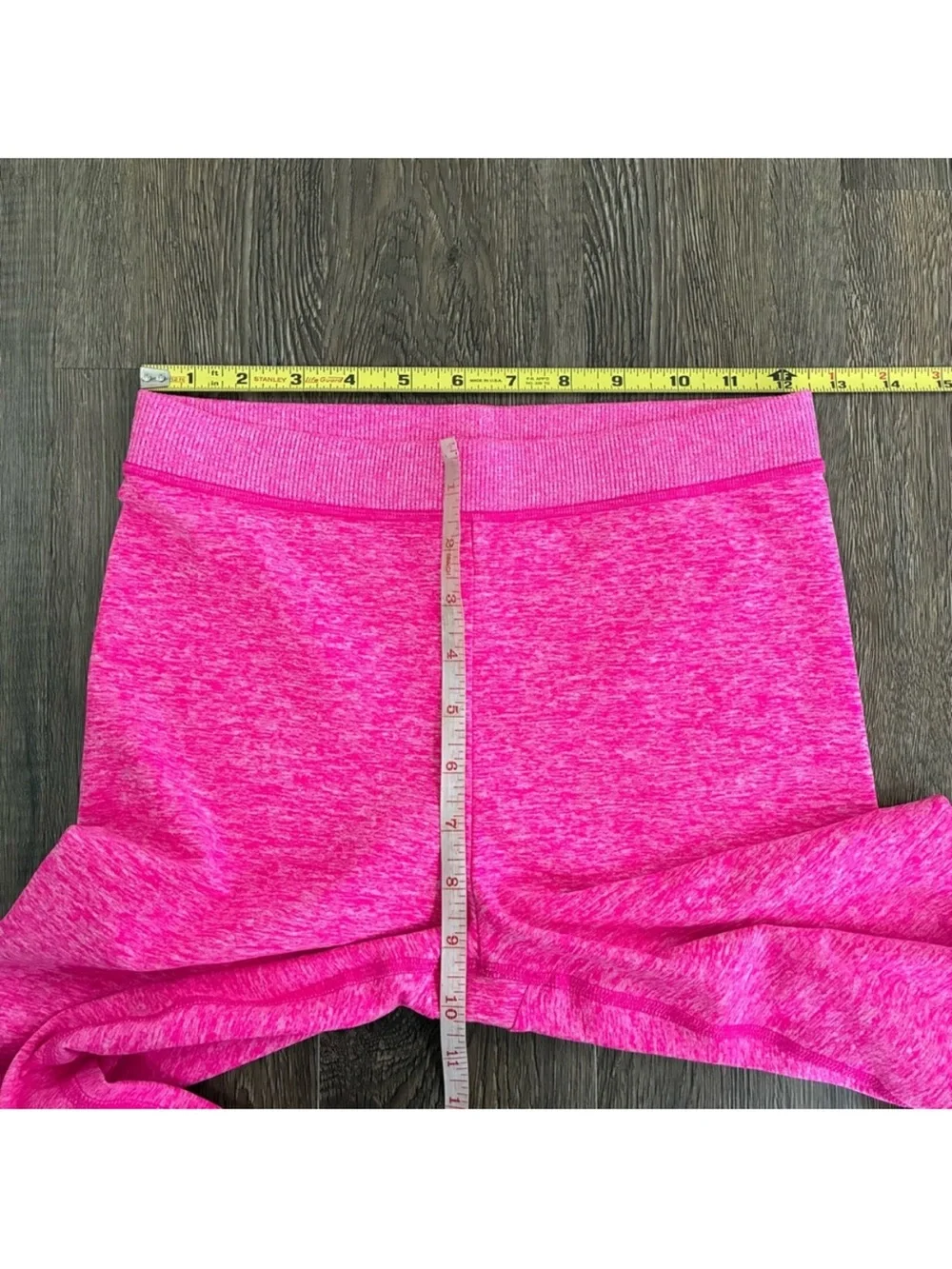 LIKE NEW ALO Yoga ALOSOFT Capri Leggings Neon Heathered Pink